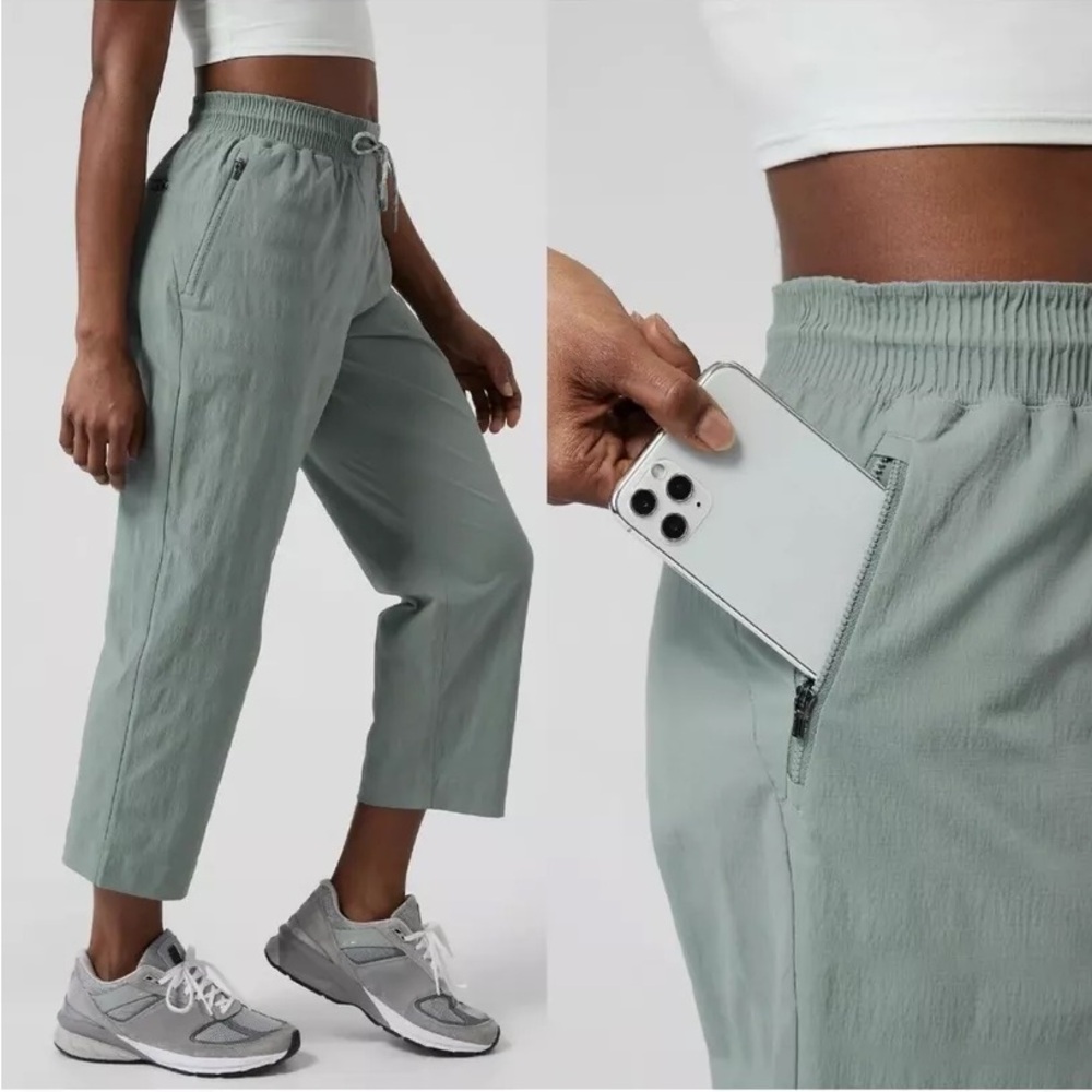 Athleta Pants Size 0 Green Trekkie Straight Crop Drawstring Hiking Outdoor